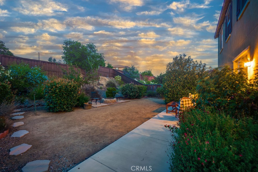 https://media.crmls.org/medias/75be9763-7dc4-4392-93b1-33c07b30b6f3.jpg?preset=X-Large