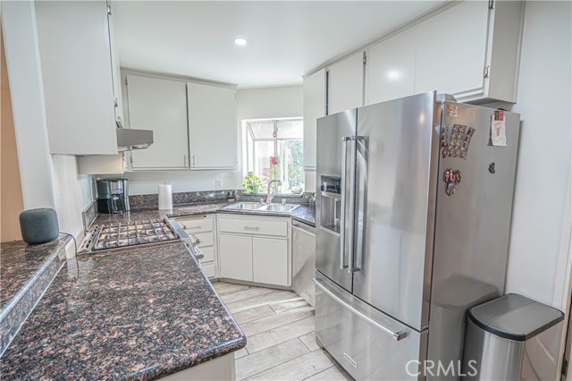 Detail Gallery Image 20 of 42 For 15543 Dearborn, North Hills,  CA 91343 - 4 Beds | 2 Baths