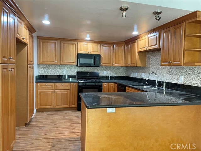 Detail Gallery Image 4 of 24 For 8380 Sunset Trail Pl #B,  Rancho Cucamonga,  CA 91730 - 3 Beds | 2/1 Baths