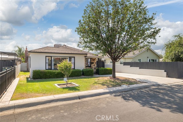 2702 Worthington Avenue, Bakersfield CA: https://media.crmls.org/medias/75bf36cf-ba6e-4f97-a1ab-46d940a84278.jpg