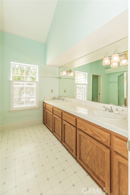 Detail Gallery Image 33 of 52 For 1094 E Monticello Cir, Fresno,  CA 93720 - 4 Beds | 2 Baths