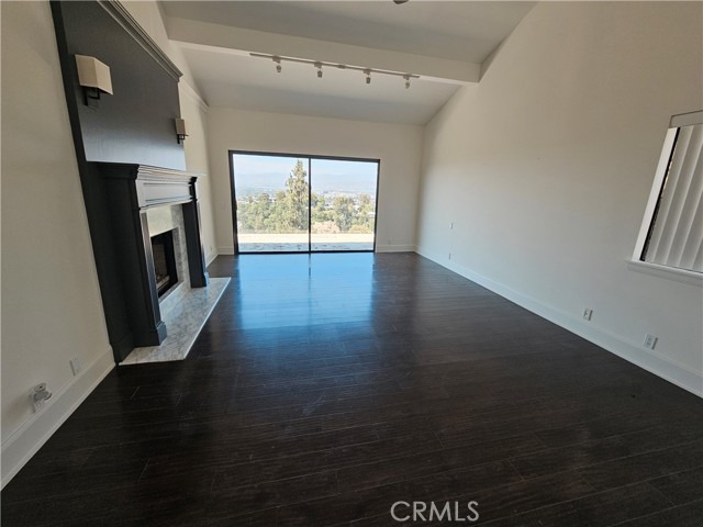 3622 Roberts View Place, Studio City CA: https://media.crmls.org/medias/75c0effa-a515-4896-a2d8-af79ac83c1dd.jpg