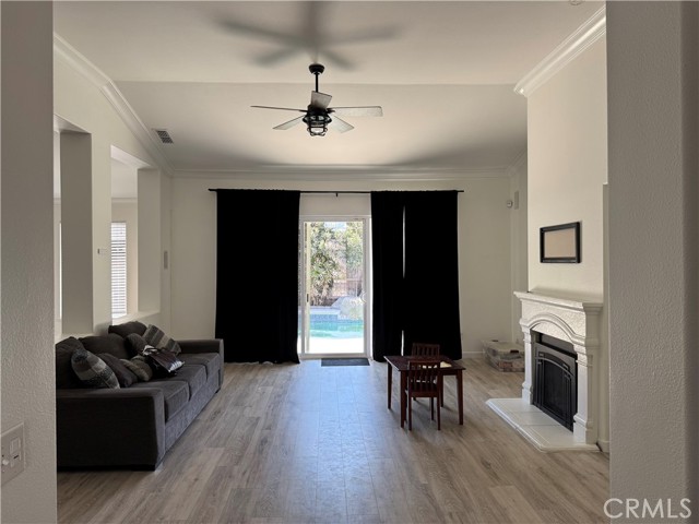 Detail Gallery Image 3 of 10 For 2974 Twain Ave, Clovis,  CA 93611 - 3 Beds | 2/1 Baths