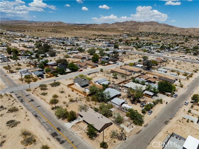 62008 Mountain View Circle, Joshua Tree CA: https://media.crmls.org/medias/75c27111-abaa-4cff-8fd4-eef062eeaba3.jpg