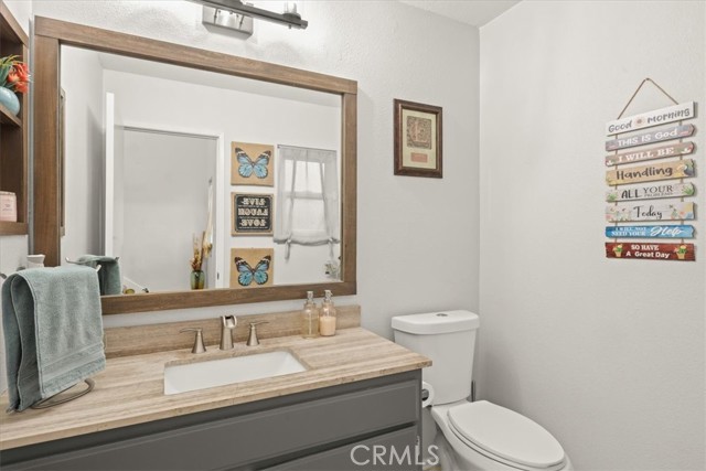 Detail Gallery Image 34 of 70 For 15717 Rosehaven Ln, Canyon Country,  CA 91387 - 3 Beds | 2/1 Baths