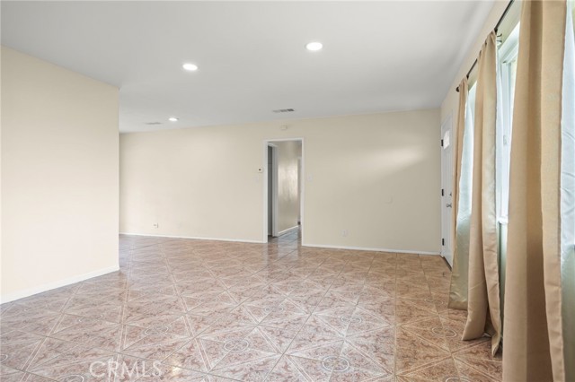 Detail Gallery Image 7 of 28 For 4905 S J St, Oxnard,  CA 93033 - 4 Beds | 2 Baths