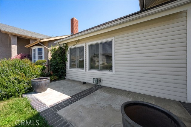 9882 Kings Canyon Drive, Huntington Beach CA: https://media.crmls.org/medias/75c4d12d-0757-4827-8e6d-d7c2ffa06cec.jpg