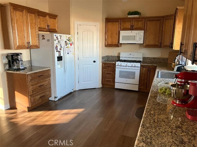 13207 El Rio Road, Victorville CA: https://media.crmls.org/medias/75c533a4-c186-46f9-b2ca-bd891f6cfd8a.jpg