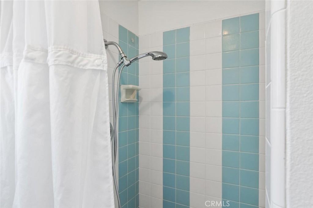 https://media.crmls.org/medias/75c54bd2-d510-4f1c-b85f-72586e103b44.jpg?preset=X-Large