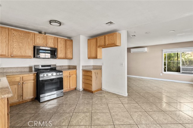 Detail Gallery Image 6 of 18 For 14735 Perham Dr, Moreno Valley,  CA 92553 - 3 Beds | 2 Baths