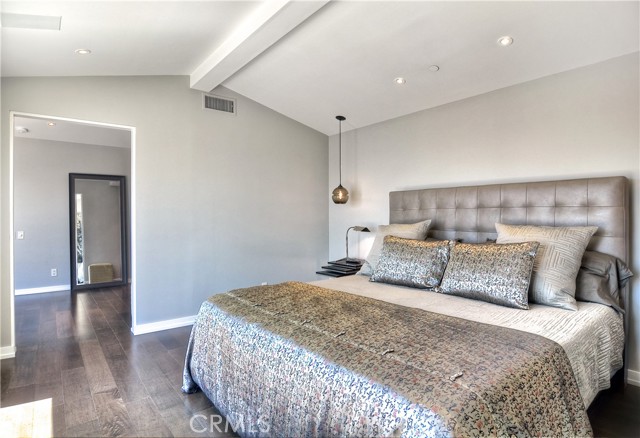 214 1/2 Marguerite Avenue, Corona del Mar CA: https://media.crmls.org/medias/75c67e9d-f014-40b5-be5f-98913d5237fd.jpg
