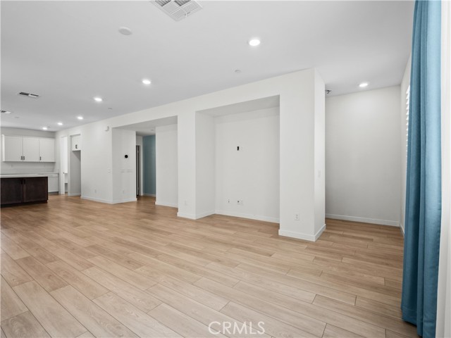 27148 Valley Oak Place, Valencia CA: https://media.crmls.org/medias/75c6b368-cfb0-4ab2-b09c-470cdf2aa2d1.jpg
