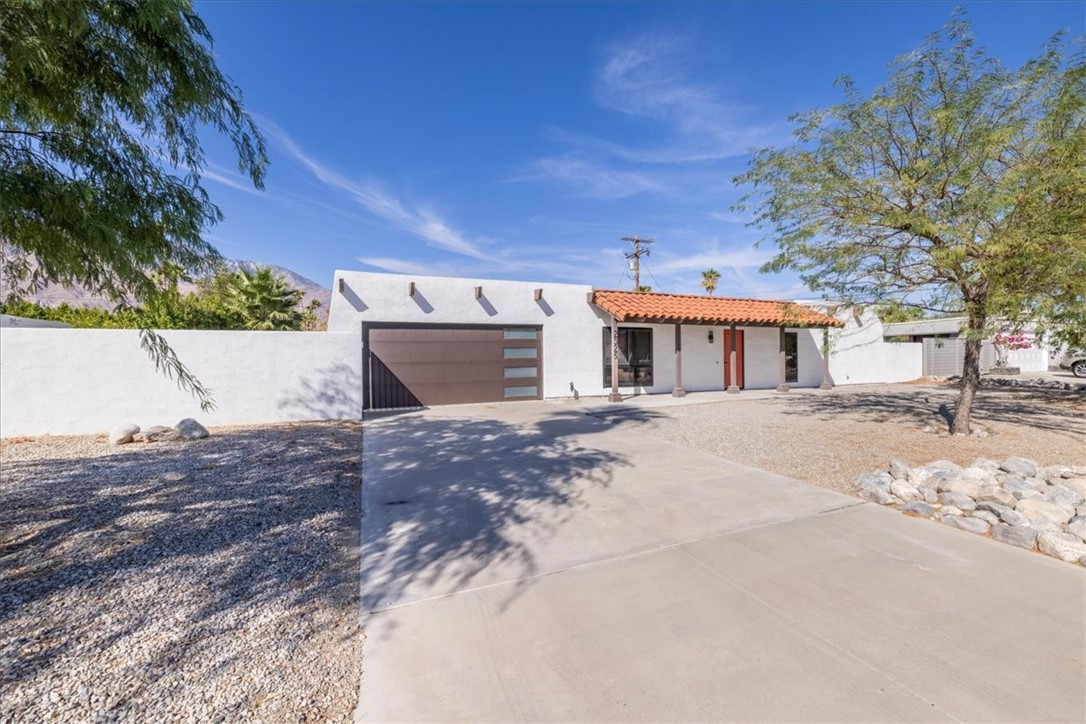 Detail Gallery Image 1 of 34 For 2325 N Magnolia Rd, Palm Springs,  CA 92262 - 3 Beds | 2 Baths