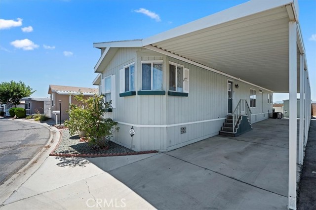 13393 Mariposa Road, Victorville CA: https://media.crmls.org/medias/75c75949-67e3-43d9-8237-8e5ed9fb6a68.jpg
