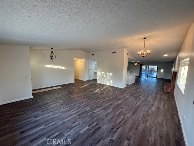 Detail Gallery Image 4 of 33 For 15332 Tuscola Rd, Apple Valley,  CA 92307 - 5 Beds | 3 Baths