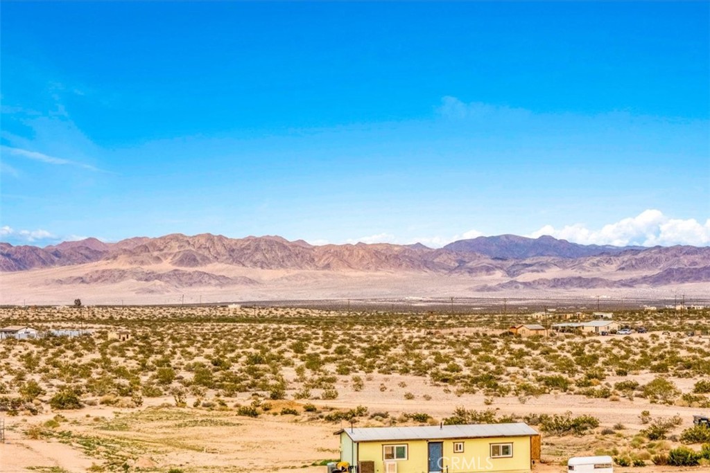 https://media.crmls.org/medias/75c78df3-39ba-4c3a-8524-37719c112b1a.jpg?preset=X-Large