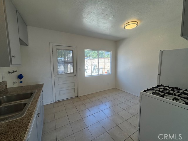 Detail Gallery Image 5 of 12 For 125 E Pomona, Monrovia,  CA 91016 - 2 Beds | 1 Baths