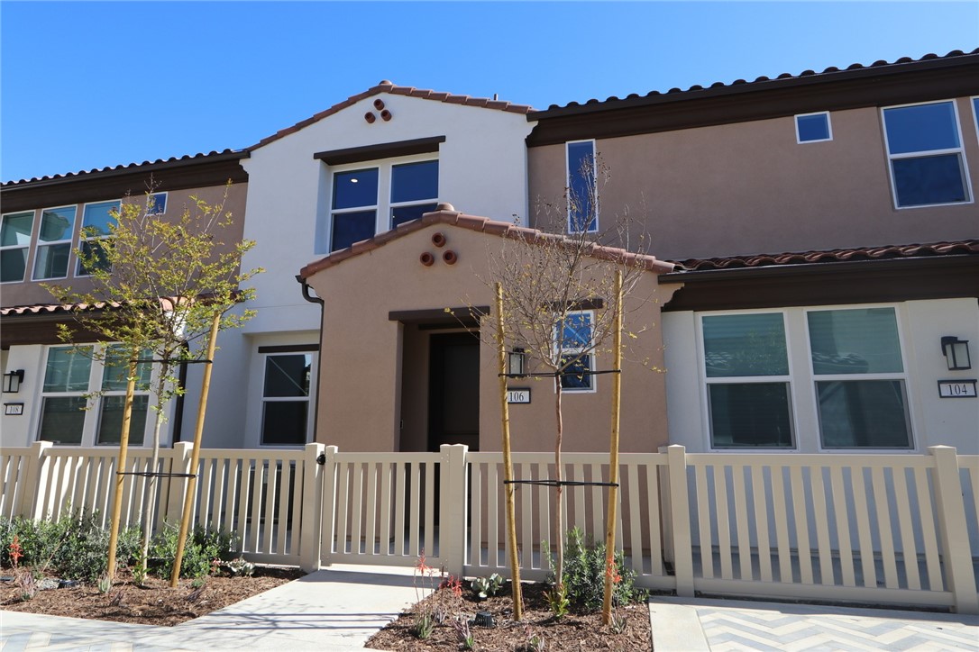 Detail Gallery Image 2 of 18 For 3943 Lavine Way #106,  Corona,  CA 92883 - 3 Beds | 2/1 Baths