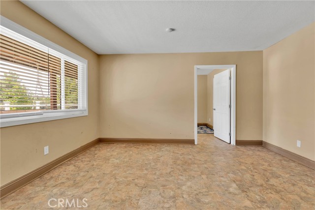 Detail Gallery Image 11 of 55 For 13940 Hopi Rd, Apple Valley,  CA 92307 - 3 Beds | 2 Baths