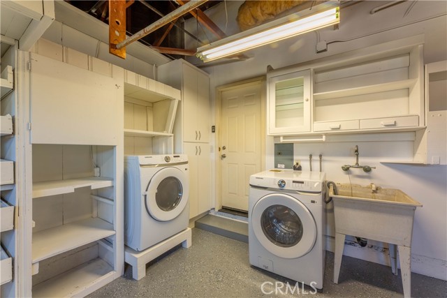 Brand New Washer & Dryer. Garage access off the kitchen