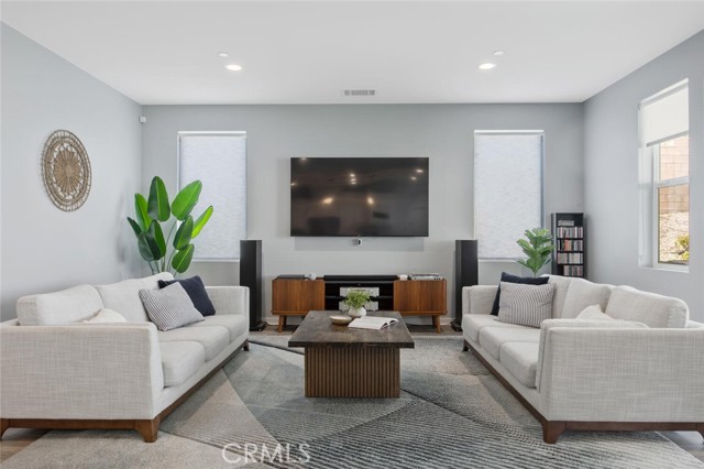 Detail Gallery Image 5 of 54 For 18171 Hedgerow Way, Saugus,  CA 91350 - 4 Beds | 2/1 Baths
