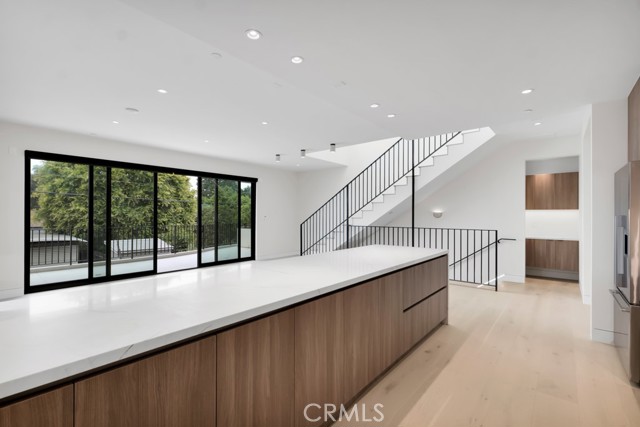 Detail Gallery Image 10 of 32 For 12131 Palms Bld, Los Angeles,  CA 90066 - 4 Beds | 3 Baths