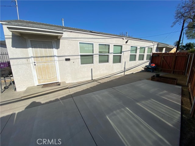 121 E Bort Street, Long Beach CA: https://media.crmls.org/medias/75c98c36-69a1-4b75-a272-0051becee9cc.jpg