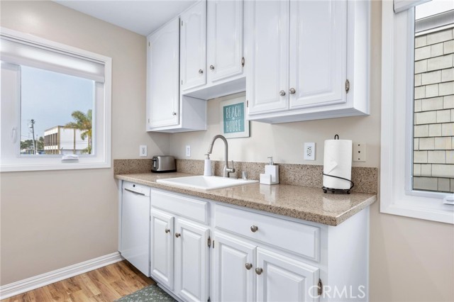 Detail Gallery Image 38 of 52 For 337 10th, Manhattan Beach,  CA 90266 - 5 Beds | 3/1 Baths