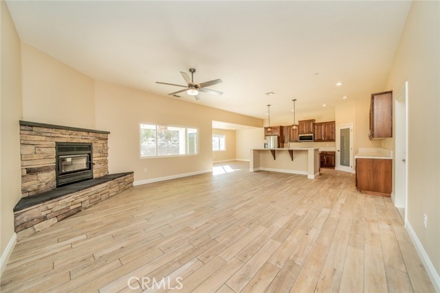 Detail Gallery Image 13 of 44 For 1275 Hollister, Pinon Hills,  CA 92372 - 4 Beds | 2 Baths