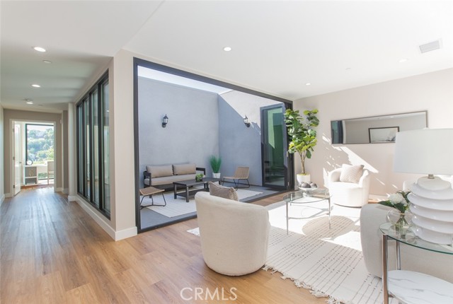 Detail Gallery Image 8 of 36 For 3682 Harriman Ave #3,  El Sereno,  CA 90032 - 2 Beds | 2/1 Baths