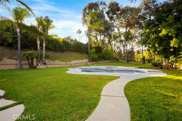 2424 Norte Vista Drive, Chino Hills CA: https://media.crmls.org/medias/75cb9faf-7cad-4d23-8477-90f59ed314f4.jpg
