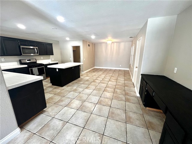 361 Adirondack Drive, Corona CA: https://media.crmls.org/medias/75cd0456-d858-485a-800f-596a77c68dea.jpg
