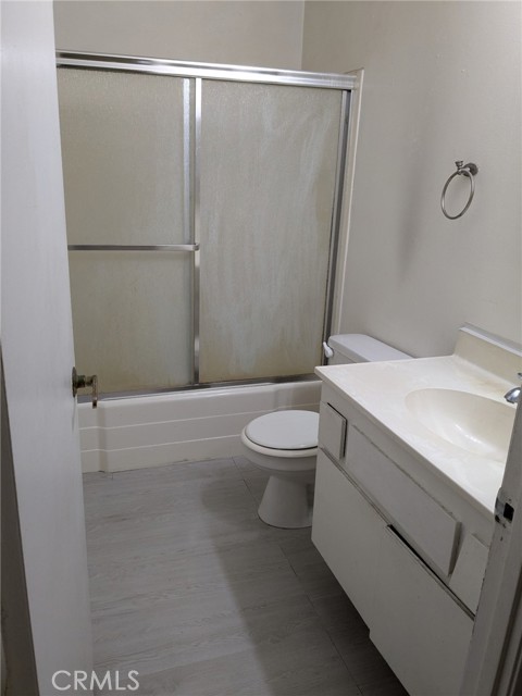 Detail Gallery Image 5 of 10 For 2891 Canyon Crest Dr #5, Riverside,  CA 92507 - 1 Beds | 1 Baths