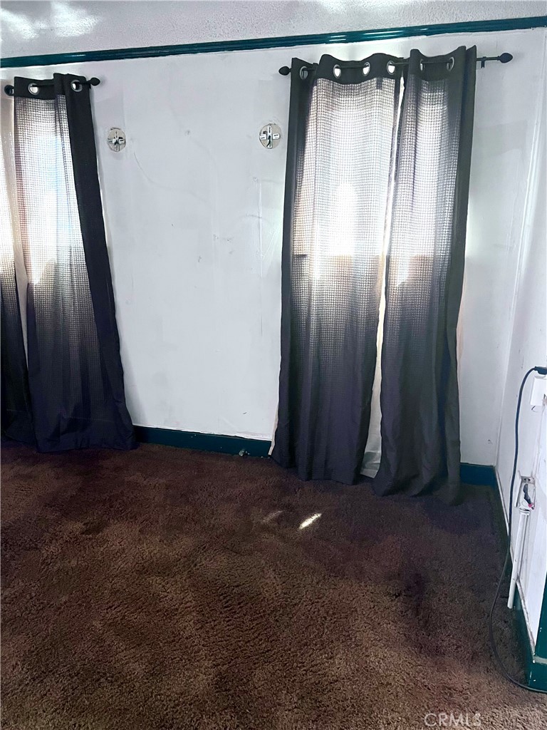 https://media.crmls.org/medias/75cec194-9aa2-4e3f-9b9f-76af9d534904.jpg?preset=X-Large