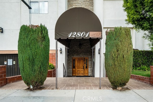 Detail Gallery Image 1 of 18 For 12801 Moorpark St #213,  Studio City,  CA 91604 - 2 Beds | 2 Baths