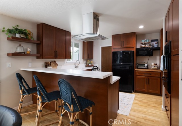 Kitchen-Breakfast Bar