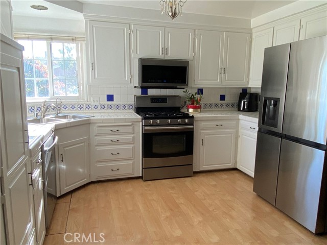 Detail Gallery Image 2 of 16 For 518 Sheree Ln, Placentia,  CA 92870 - 3 Beds | 2 Baths