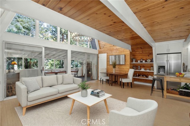 Detail Gallery Image 10 of 49 For 26980 Everest, Lake Arrowhead,  CA 92317 - 2 Beds | 2 Baths