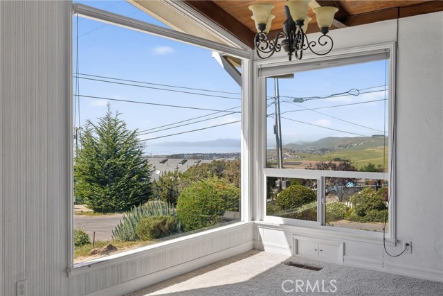 Detail Gallery Image 9 of 50 For 1000 Ridgeway, Morro Bay,  CA 93442 - 3 Beds | 2/1 Baths