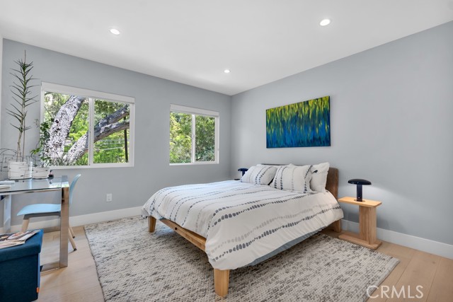 Image 31 of 57 For 3843 Hayvenhurst Avenue