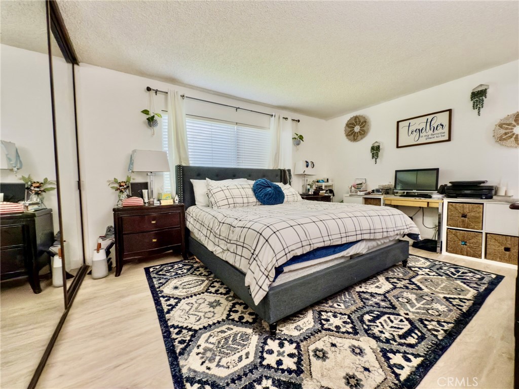 https://media.crmls.org/medias/75d127b5-d1f1-4537-b984-1fe70fd7a2c9.jpg?preset=X-Large