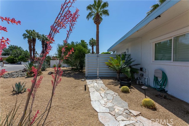 Detail Gallery Image 11 of 59 For 957 S Paseo Dorotea, Palm Springs,  CA 92264 - 3 Beds | 3 Baths