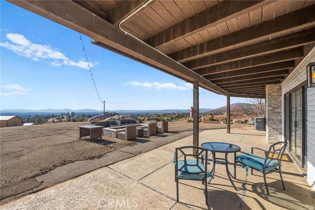 38225 Camino Sierra Road, Temecula CA: https://media.crmls.org/medias/75d1b676-2370-471b-bfe4-f41688ac268b.jpg