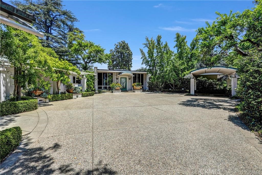 935 Hillcrest