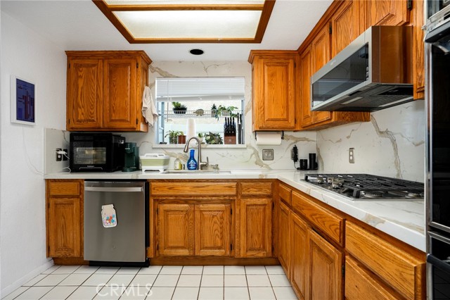 1827 Gramercy Avenue photo 8