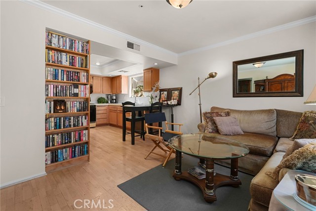 Detail Gallery Image 10 of 22 For 15058 Providence Ln, North Hills,  CA 91343 - 3 Beds | 2/1 Baths