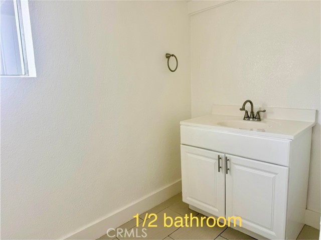 Detail Gallery Image 10 of 12 For 206 W 52nd Pl, Los Angeles,  CA 90037 - 4 Beds | 1/1 Baths