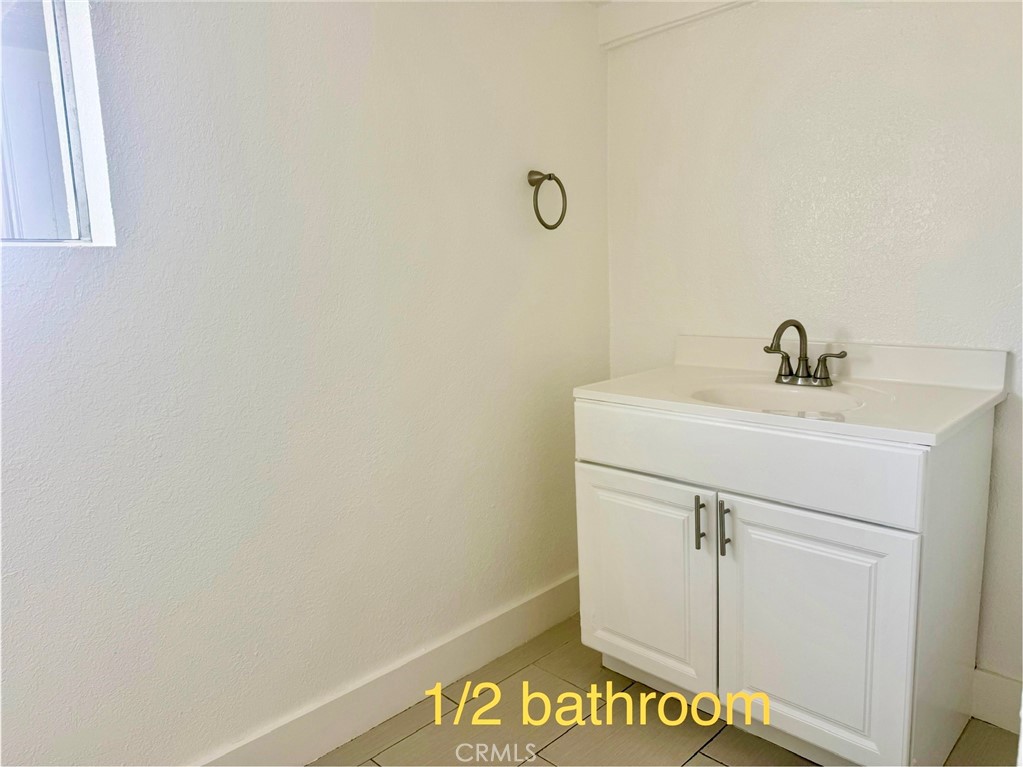 https://media.crmls.org/medias/75d573c3-47f0-491e-8e14-9770e9008041.jpg?preset=X-Large