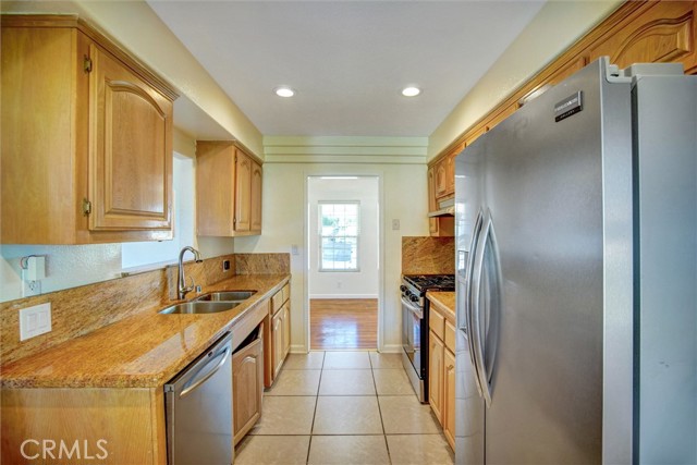 Detail Gallery Image 10 of 36 For 8731 45th, Jurupa Valley,  CA 92509 - 4 Beds | 2 Baths