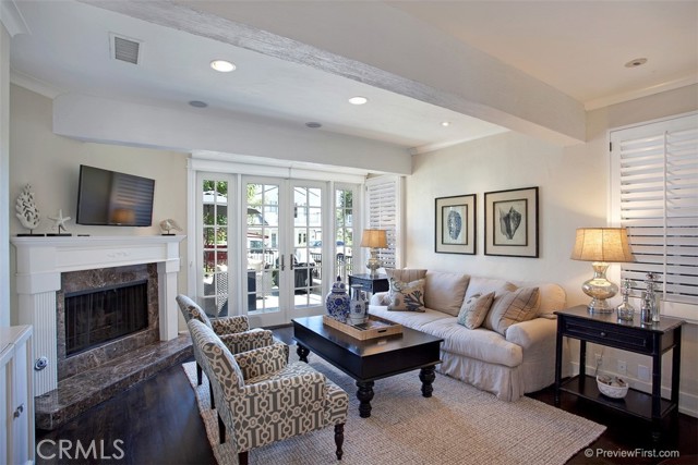 Detail Gallery Image 2 of 25 For 441 Carnation Ave, Corona Del Mar,  CA 92625 - 3 Beds | 2/1 Baths